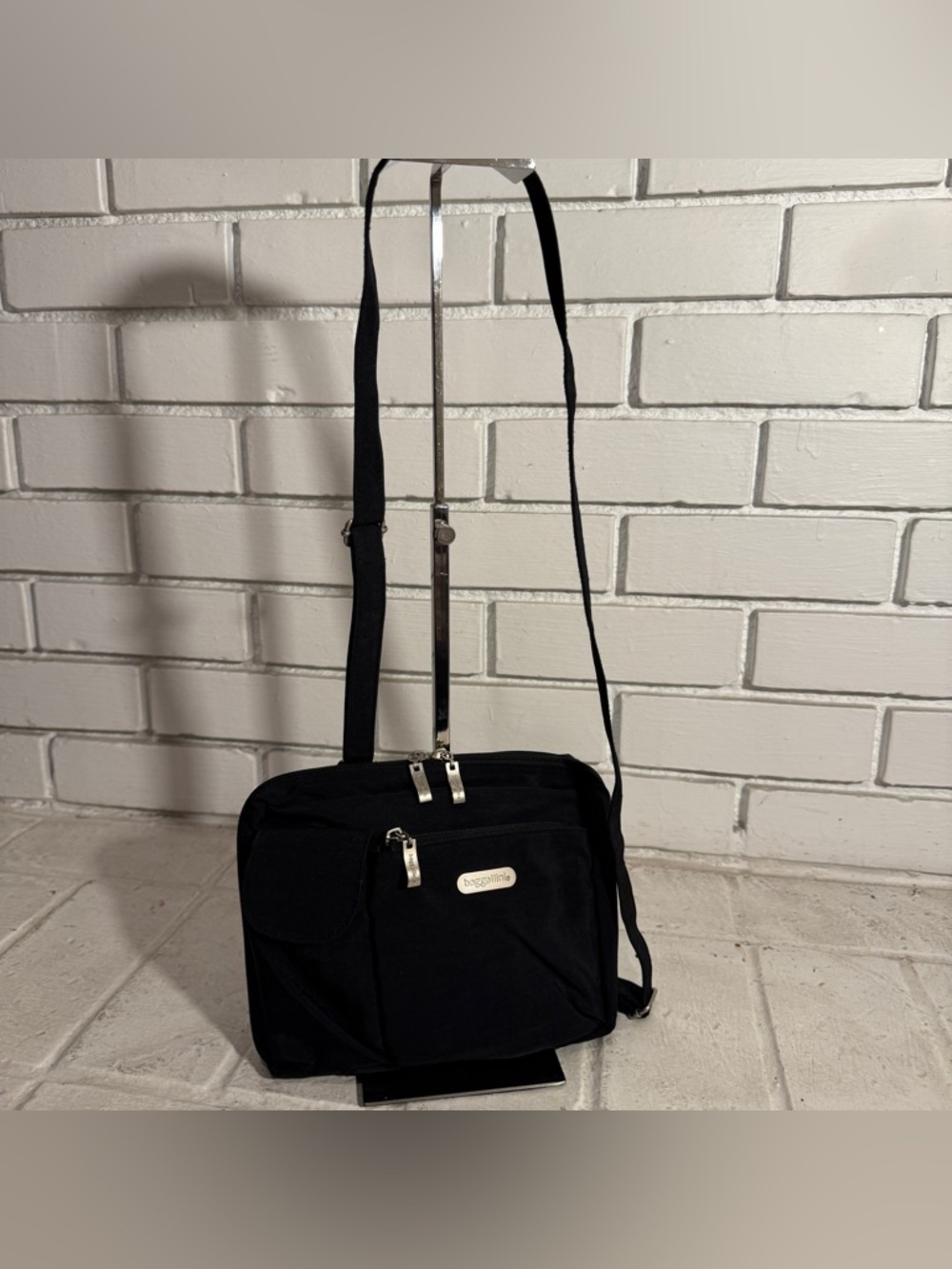 Vintage Baggallini Black Nylon Multi-Pocket Crossbody Organizer Bag - Minimalist